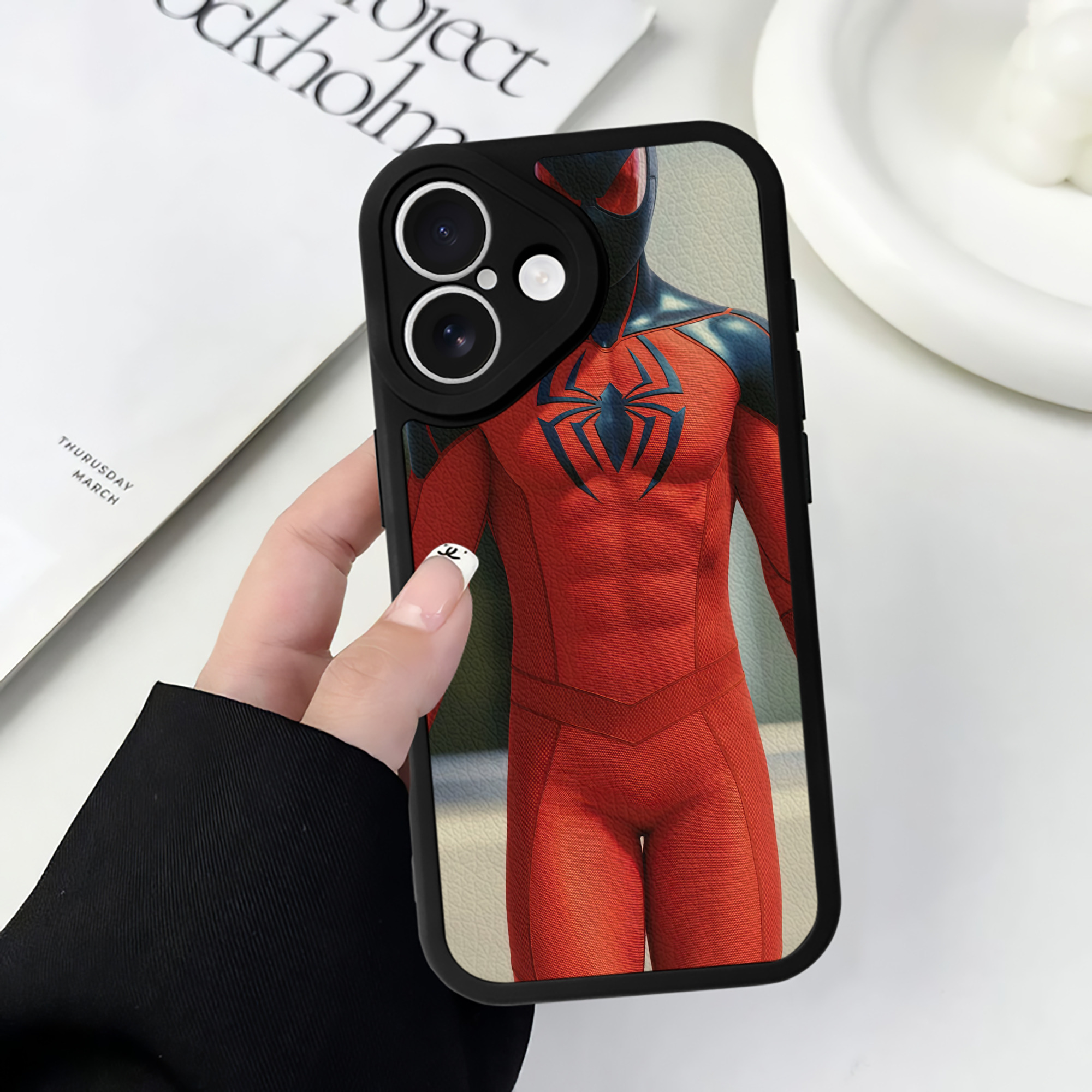 （画像用） Spider Man スパイダーマン 【iPhone 16シリーズ対応】シリコンスマホケース（レザー調） 材質：シリコン